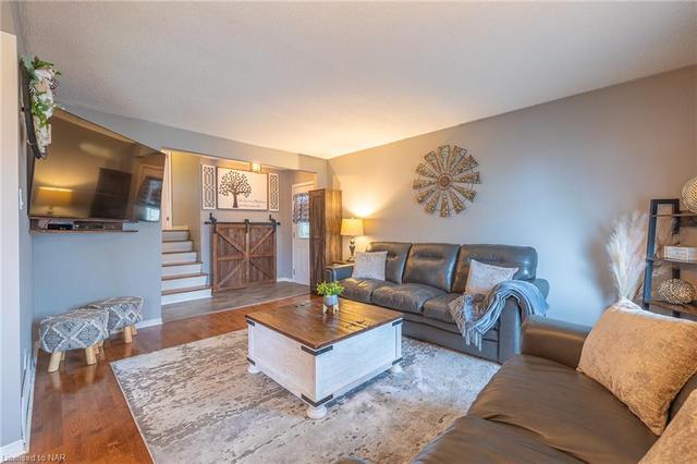 6182 Johnson Drive, House detached with 3 bedrooms, 1 bathrooms and 3 parking in Niagara Falls ON | Image 2