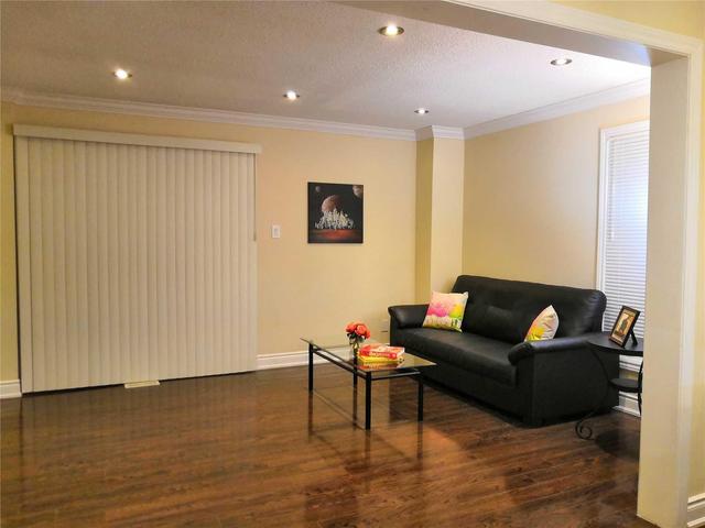 7 Juliana Sq, House detached with 3 bedrooms, 2 bathrooms and 2 parking in Brampton ON | Image 5
