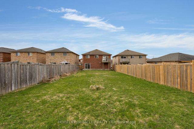 14 Harrogate Crt, House detached with 3 bedrooms, 2 bathrooms and 4 parking in Barrie ON | Image 19