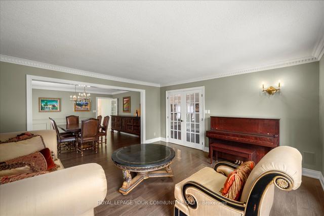 110 Brownlee Ave, House detached with 4 bedrooms, 5 bathrooms and 9 parking in Vaughan ON | Image 3