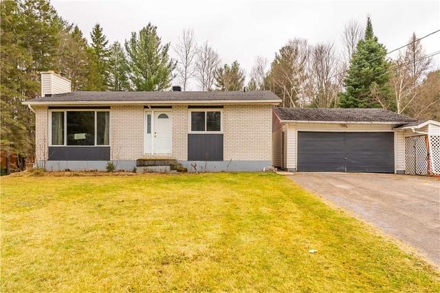 447 Achray Road, House detached with 4 bedrooms, 2 bathrooms and 6 parking in Laurentian Valley ON | Image 23
