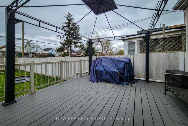 110 Graham Ave N, House detached with 3 bedrooms, 3 bathrooms and 2 parking in Hamilton ON | Image 36