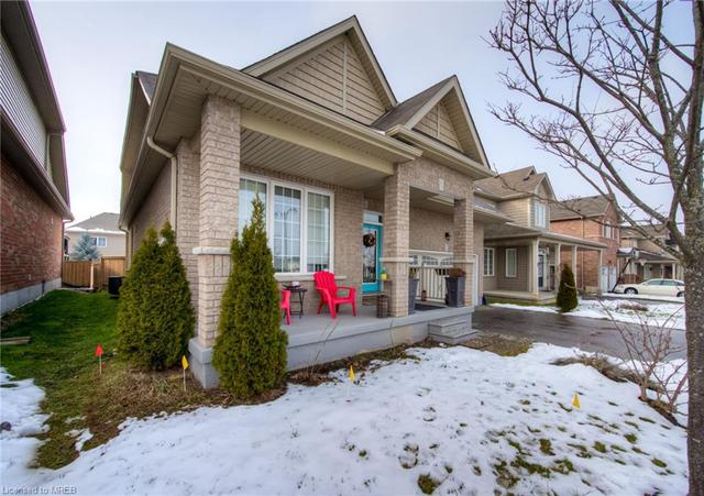 70 Lambert Cres Court, House detached with 4 bedrooms, 2 bathrooms and null parking in Brantford ON | Image 3