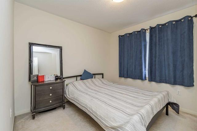 11 Senior Cres, House attached with 3 bedrooms, 2 bathrooms and 3 parking in Cambridge ON | Image 20