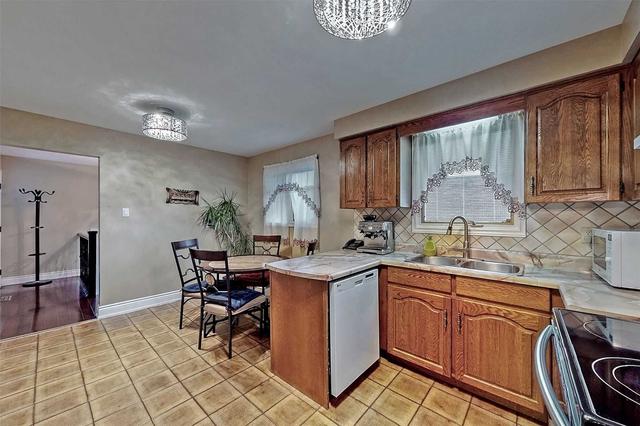 149 Albany Dr, House semidetached with 3 bedrooms, 2 bathrooms and 5 parking in Vaughan ON | Image 7