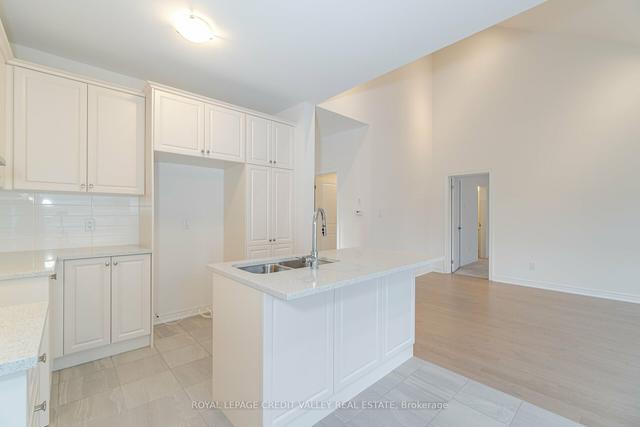 10 Abelia St, Condo with 2 bedrooms, 3 bathrooms and 4 parking in Brampton ON | Image 4