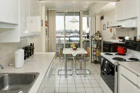 809 - 343 Clark Ave W, Condo with 2 bedrooms, 2 bathrooms and 1 parking in Vaughan ON | Image 5