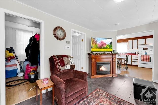 26 Halton Street, House other with 0 bedrooms, 0 bathrooms and 6 parking in Perth ON | Image 5
