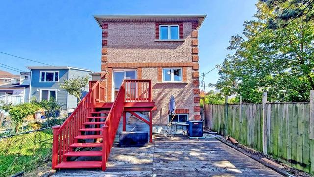 22 Leyton Ave, House detached with 5 bedrooms, 4 bathrooms and 4 parking in Toronto ON | Image 17