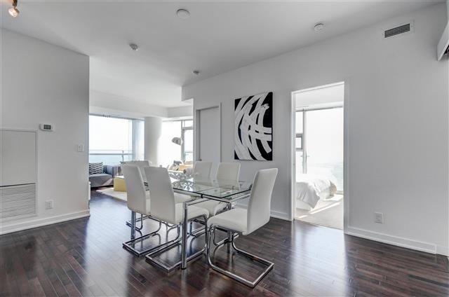 5404 - 12 York St, Condo with 3 bedrooms, 2 bathrooms and 1 parking in Toronto ON | Image 6