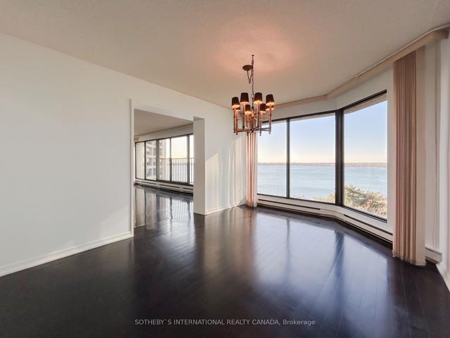 1110 - 65 Harbour Sq, Condo with 3 bedrooms, 3 bathrooms and 1 parking in Toronto ON | Image 13