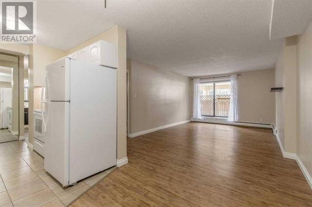 111, - 5 Berkeley Place W, Condo with 2 bedrooms, 1 bathrooms and 1 parking in Lethbridge AB | Image 10