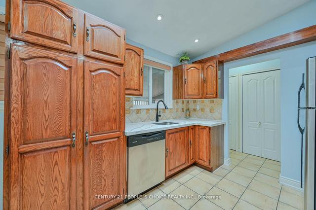 11 Checker Crt, House detached with 3 bedrooms, 2 bathrooms and 4 parking in Toronto ON | Image 19