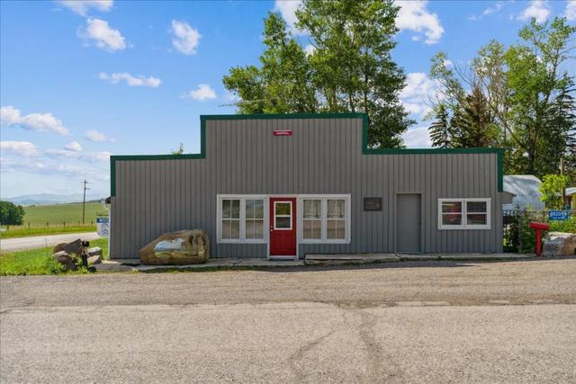 492093 161 Street W, House detached with 2 bedrooms, 1 bathrooms and 2 parking in Foothills County AB | Image 4