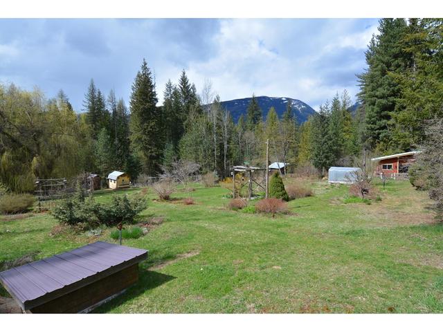 8481 Highway 6, House detached with 5 bedrooms, 2 bathrooms and null parking in Central Kootenay H BC | Image 53