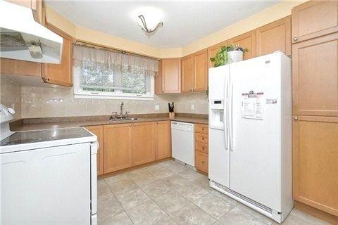 902 Mahina St, House detached with 3 bedrooms, 2 bathrooms and 4 parking in Oshawa ON | Image 2