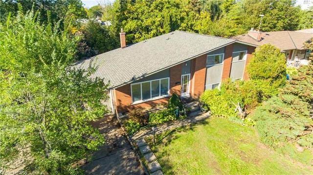 8 Cullen Drive, House detached with 4 bedrooms, 2 bathrooms and 3 parking in St. Catharines ON | Image 6