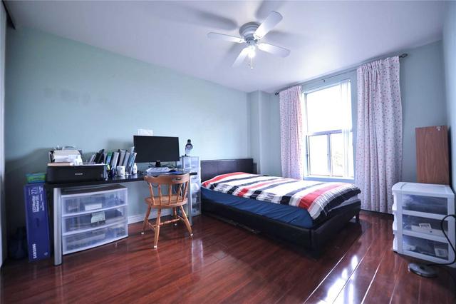 298 - 165 Cherokee Blvd, Townhouse with 4 bedrooms, 2 bathrooms and 1 parking in Toronto ON | Image 4