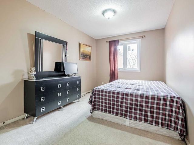49 Tina Crt, House attached with 3 bedrooms, 3 bathrooms and 3 parking in Brampton ON | Image 13