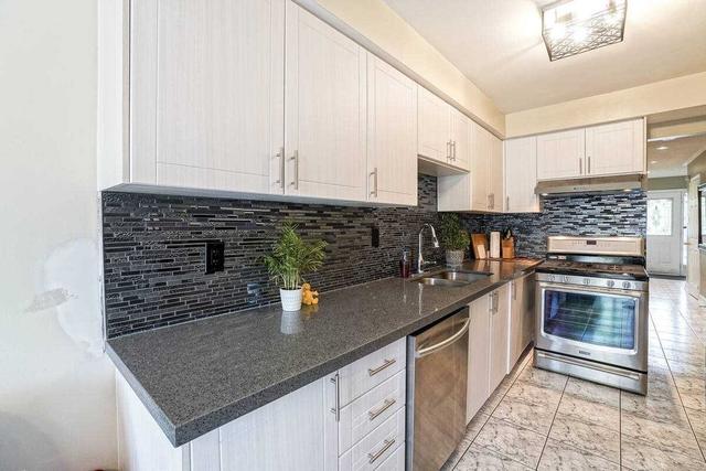 806 Ashprior Ave, House attached with 3 bedrooms, 4 bathrooms and 3 parking in Mississauga ON | Image 6