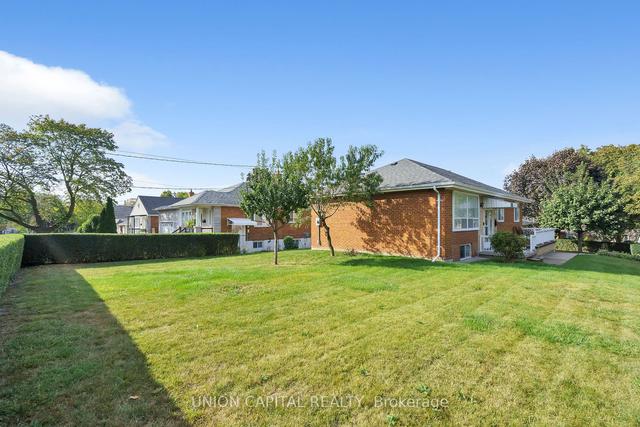 66 Ridge Point Cres, House detached with 2 bedrooms, 1 bathrooms and 1 parking in Toronto ON | Image 24