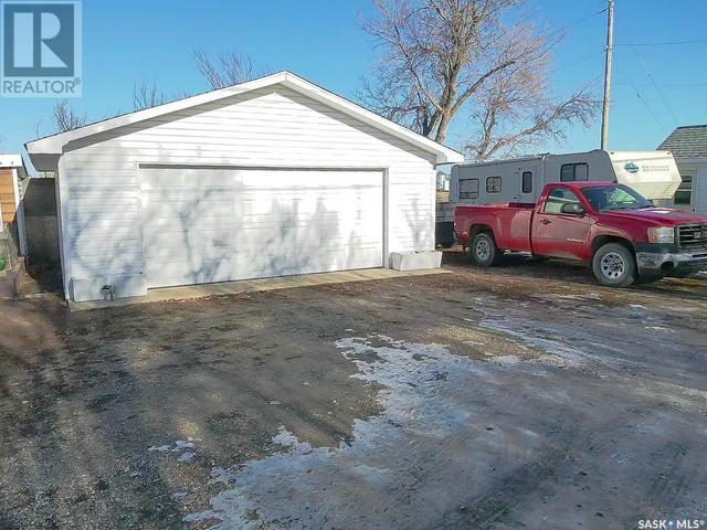 104 Drysdale Street, House detached with 4 bedrooms, 3 bathrooms and null parking in Rouleau SK | Image 36