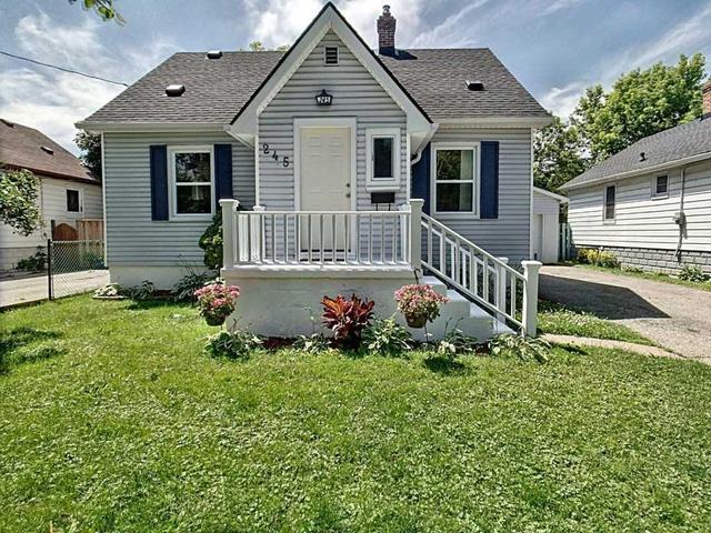 245 Cobden St, House detached with 3 bedrooms, 2 bathrooms and 3 parking in Sarnia ON | Image 1