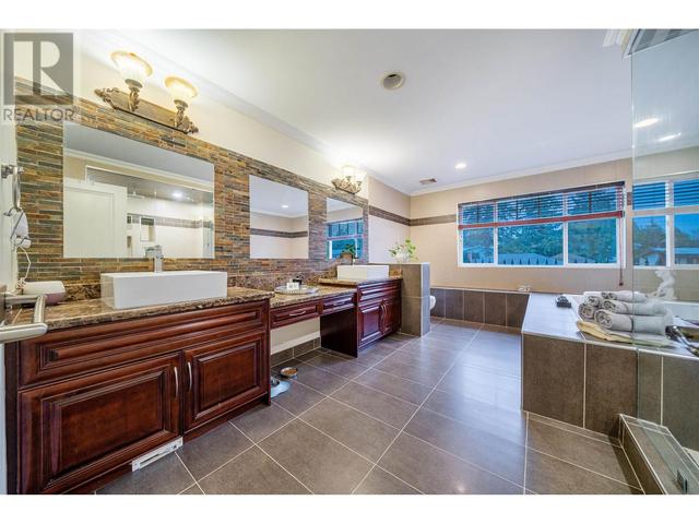 1033 Como Lake Avenue, House detached with 8 bedrooms, 8 bathrooms and 8 parking in Coquitlam BC | Image 29
