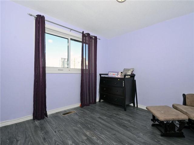 2 Moffatt Crt, House detached with 3 bedrooms, 1 bathrooms and 2 parking in Toronto ON | Image 13