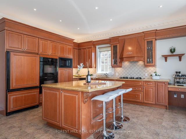 18 Highland Hill, House detached with 4 bedrooms, 5 bathrooms and 4 parking in Toronto ON | Image 2