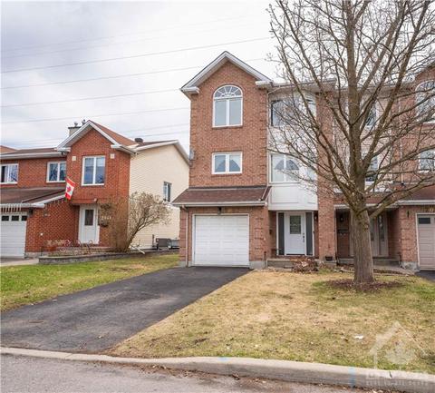 2045 Boake Street, Townhouse with 3 bedrooms, 3 bathrooms and 1 parking in Ottawa ON | Card Image