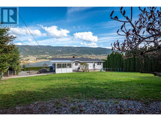 15562 Old Mission Road, House detached with 3 bedrooms, 2 bathrooms and 5 parking in Lake Country BC | Image 11