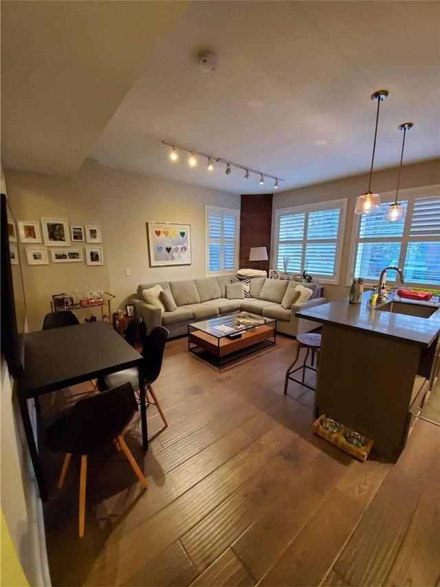 04 - 28 Madison Ave, Condo with 2 bedrooms, 2 bathrooms and 0 parking in Toronto ON | Image 3