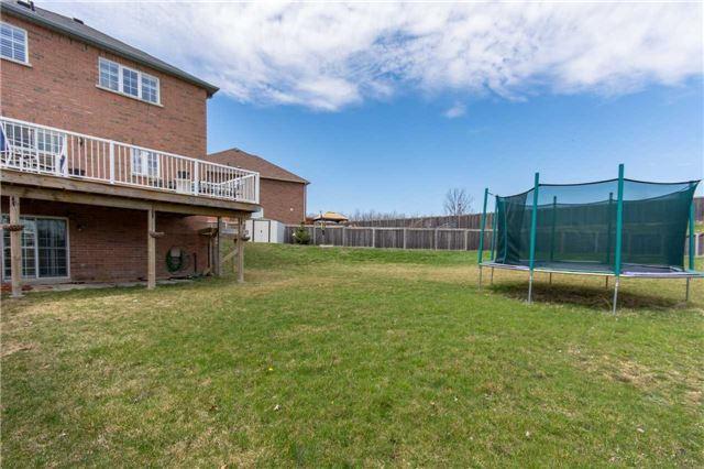 395 Bussel Cres, House attached with 3 bedrooms, 3 bathrooms and 1 parking in Milton ON | Image 19