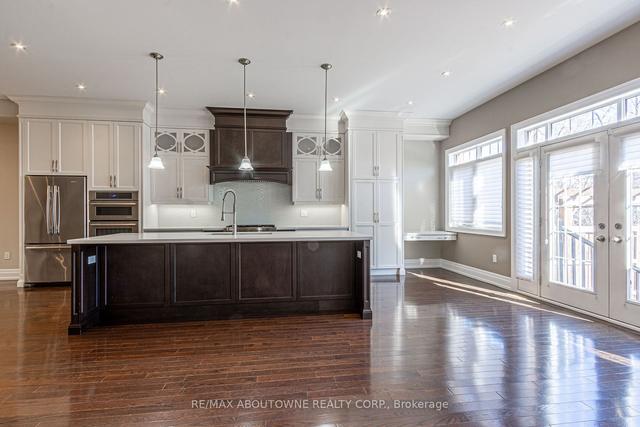 2308 Sovereign St, House semidetached with 3 bedrooms, 5 bathrooms and 4 parking in Oakville ON | Image 7