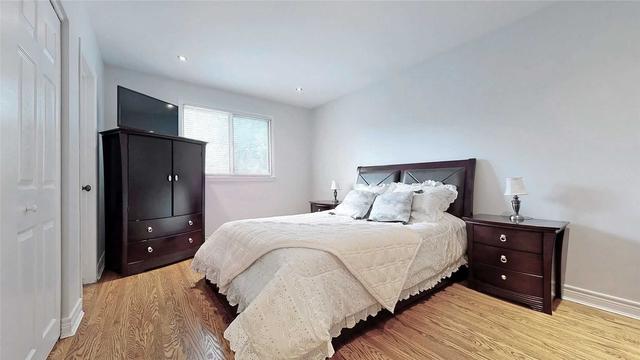 40 Donnacona Cres, House detached with 4 bedrooms, 2 bathrooms and 3 parking in Toronto ON | Image 14