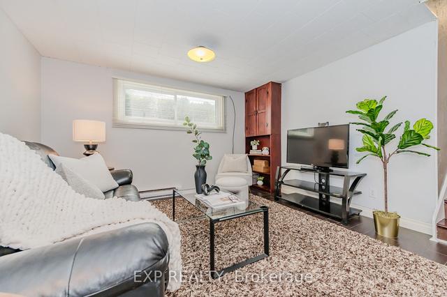 771 Rose St, House detached with 2 bedrooms, 1 bathrooms and 5 parking in Cambridge ON | Image 11