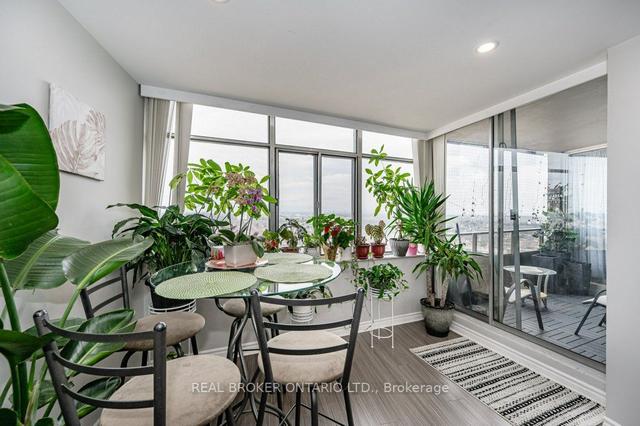 2102 - 3100 Kirwin Ave, Condo with 2 bedrooms, 2 bathrooms and 2 parking in Mississauga ON | Image 2