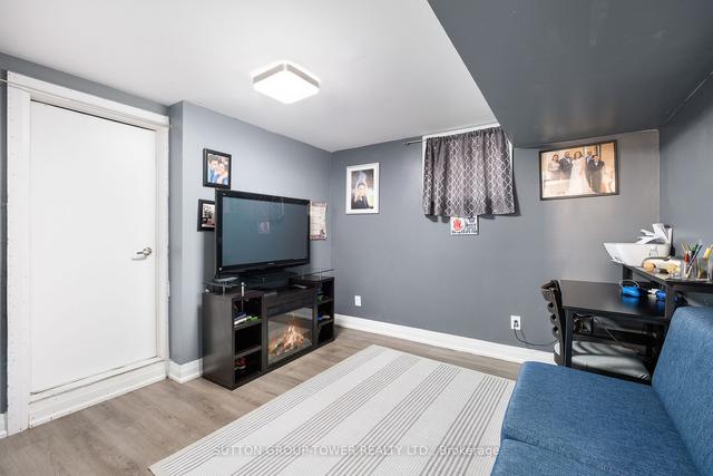 40 Lamberton Blvd, House detached with 3 bedrooms, 2 bathrooms and 4 parking in Toronto ON | Image 21