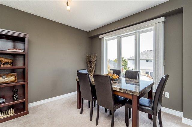 70 Heritage Crt, House detached with 3 bedrooms, 2 bathrooms and 2 parking in Barrie ON | Image 4