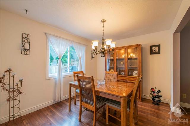 525 Rougemount Crescent, House detached with 3 bedrooms, 3 bathrooms and 5 parking in Ottawa ON | Image 10