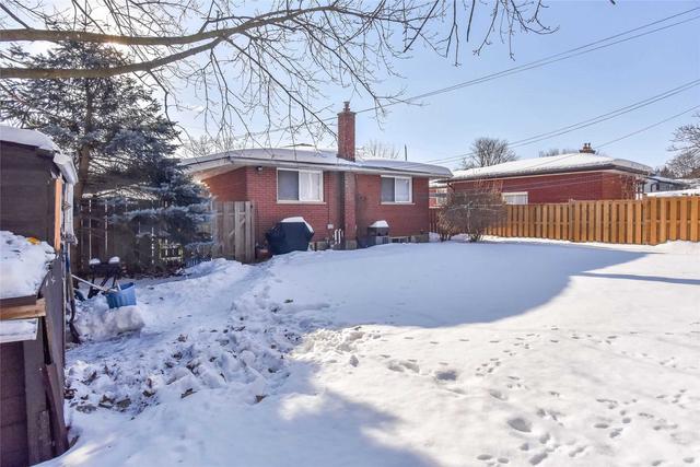 33 Kenwood Cres, House detached with 4 bedrooms, 2 bathrooms and 3 parking in Guelph ON | Image 25
