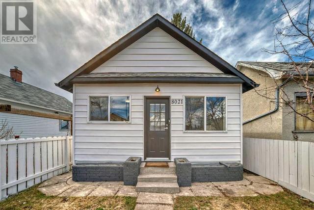8021 24 Street Se, House detached with 2 bedrooms, 1 bathrooms and 4 parking in Calgary AB | Image 1