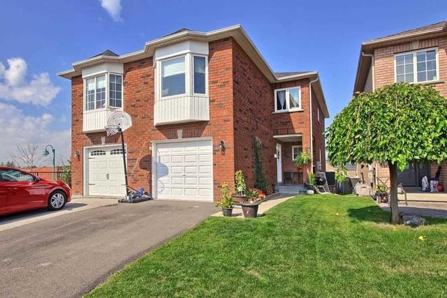 799 Pucks Pl, House semidetached with 4 bedrooms, 3 bathrooms and 2 parking in Newmarket ON | Image 1