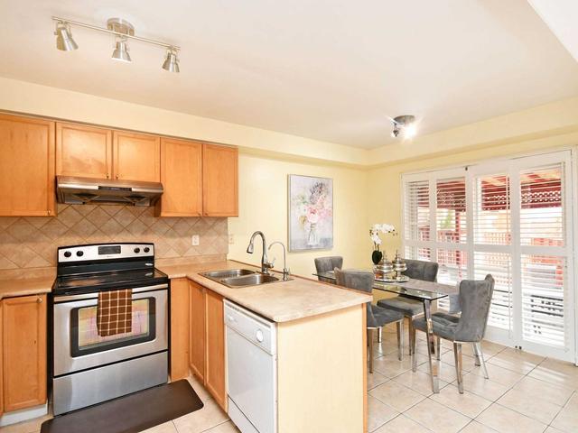 136 Decker Hollow Circ, House semidetached with 3 bedrooms, 4 bathrooms and 5 parking in Brampton ON | Image 9