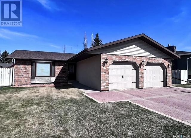451 Curry Crescent, House detached with 4 bedrooms, 3 bathrooms and null parking in Swift Current SK | Image 1