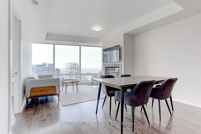 4304 - 180 University Ave, Condo with 1 bedrooms, 1 bathrooms and 1 parking in Toronto ON | Image 2