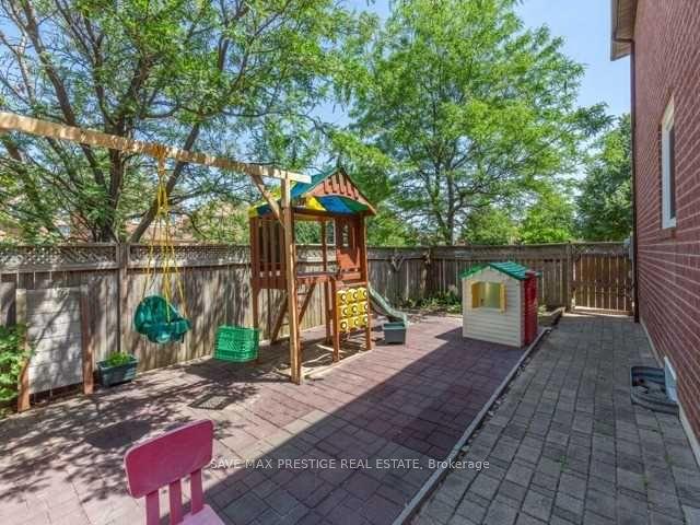 4 Cedarwood Cres, House detached with 3 bedrooms, 4 bathrooms and 6 parking in Brampton ON | Image 9