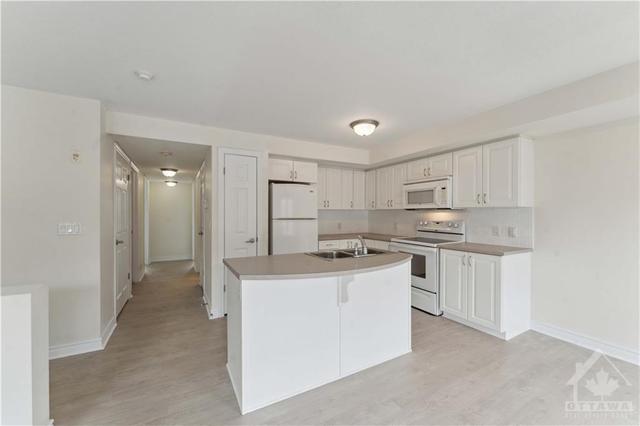 3 - 305 Cresthaven Drive, Condo with 2 bedrooms, 2 bathrooms and 1 parking in Ottawa ON | Image 12