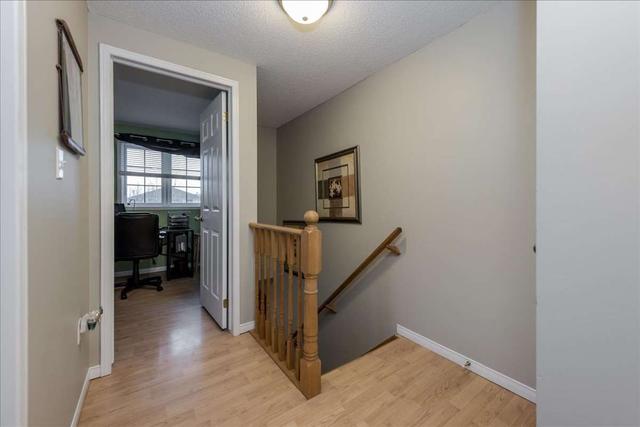 8 Weymouth Rd, House attached with 3 bedrooms, 2 bathrooms and 3 parking in Barrie ON | Image 3
